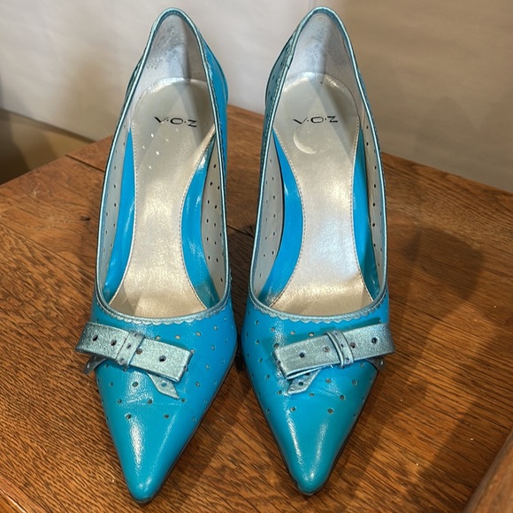 Voz turquoise perforated pointed toed heels size 6 1/2 - Picture 2 of 7